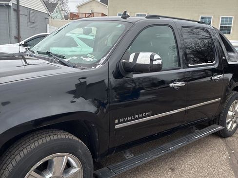 Used 2009 Chevrolet Avalanche LTZ image 4