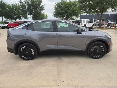 New 2026 Nissan Leaf FWD image 2
