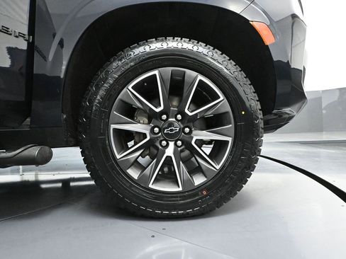 Used 2021 Chevrolet Suburban Z71 w/ Rear Media and Nav Package image 18