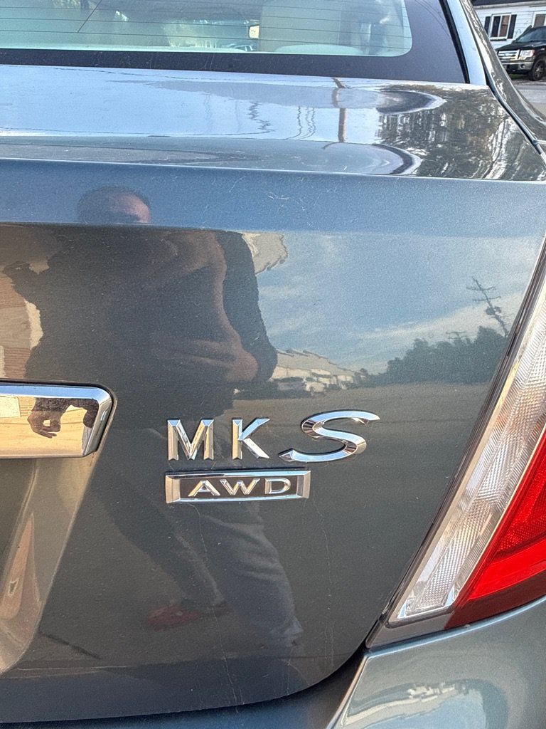 Used 2010 Lincoln MKS AWD image 19