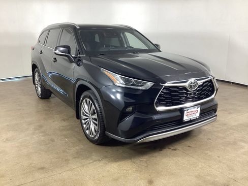 Used 2020 Toyota Highlander Platinum AWD/4WD image 3