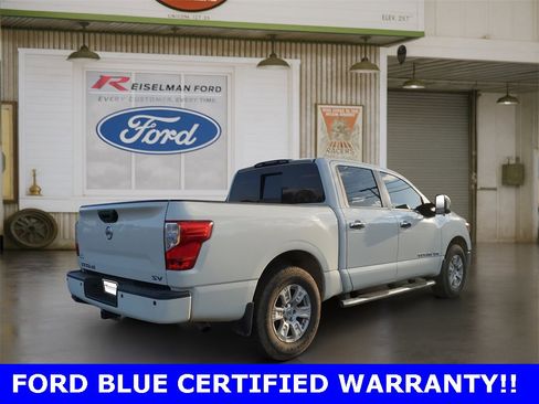 Used 2018 Nissan Titan SV w/ SV Convenience Package image 4