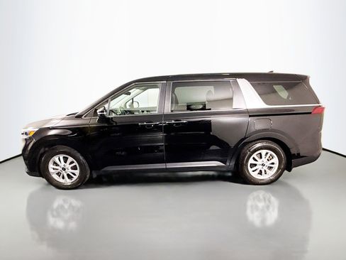 Used 2023 Kia Carnival LX FWD image 6