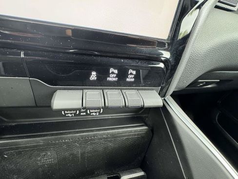 Used 2025 RAM 1500 Big Horn AWD/4WD image 17