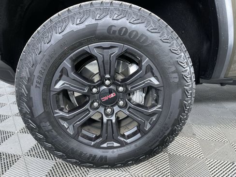 Used 2024 GMC Canyon Elevation image 26