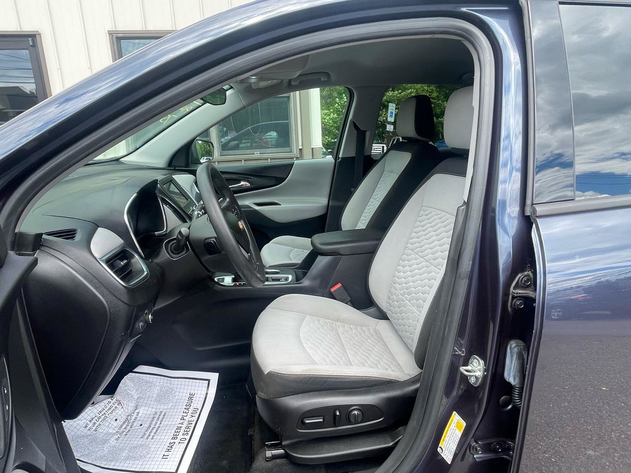 Used 2019 Chevrolet Equinox LS w/ LS Convenience Package AWD/4WD image 11