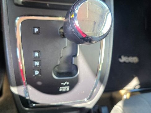 Used 2016 Jeep Patriot Latitude w/ Sun/Sound Group AWD/4WD image 22