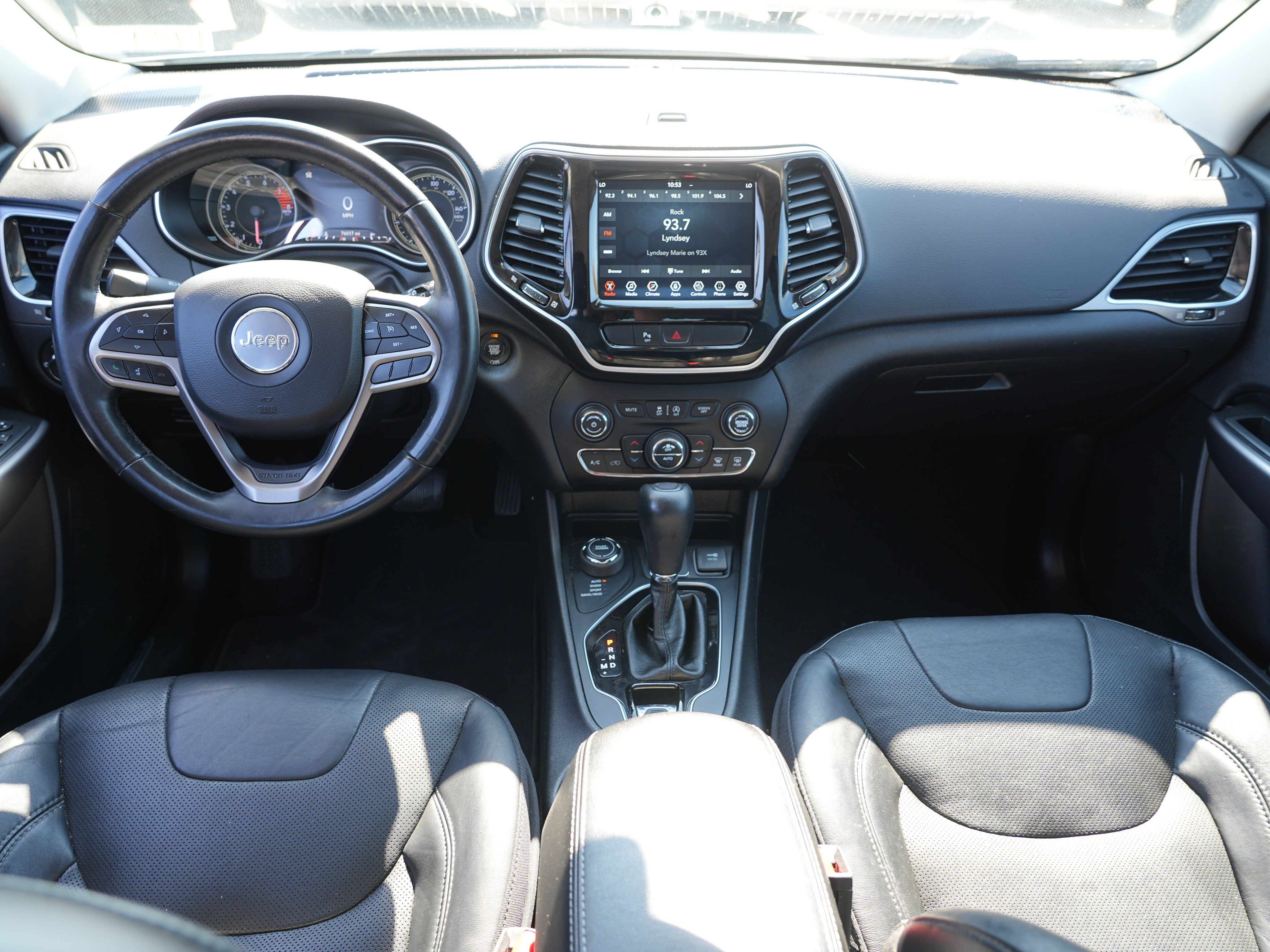Used 2019 Jeep Cherokee Limited AWD/4WD image 28