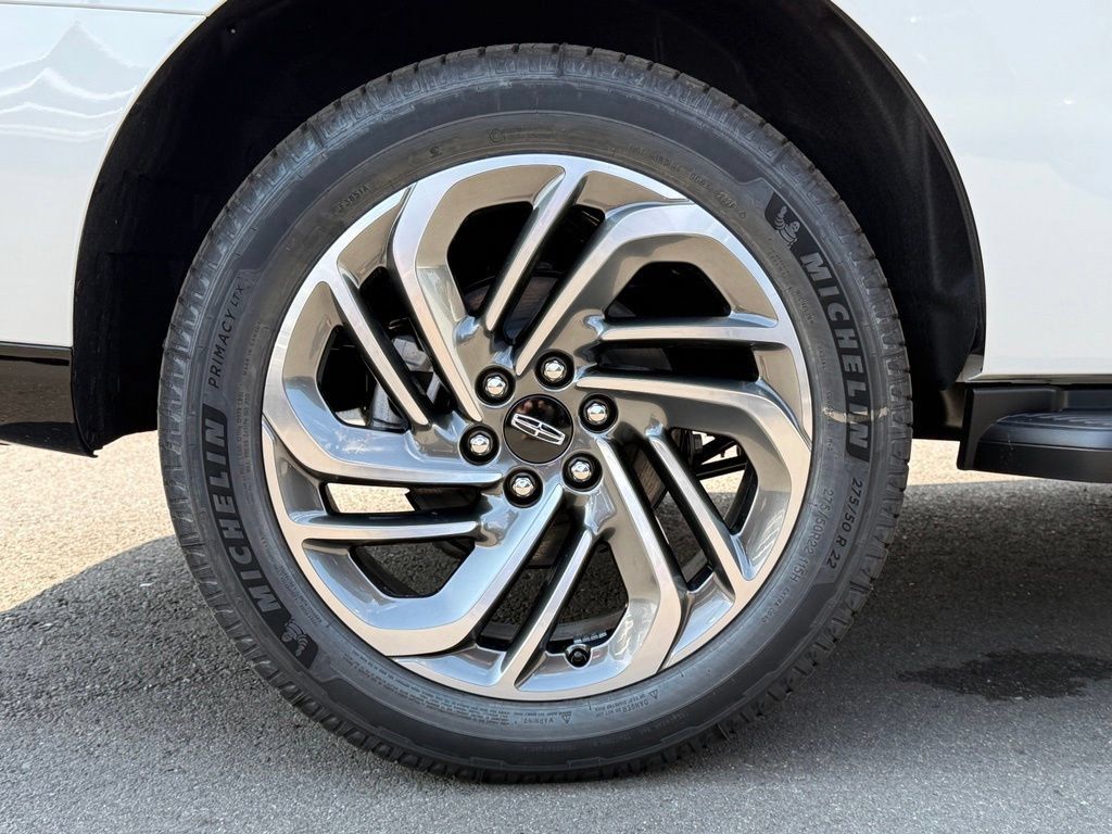New 2027 Lincoln Navigator Premiere AWD/4WD image 32