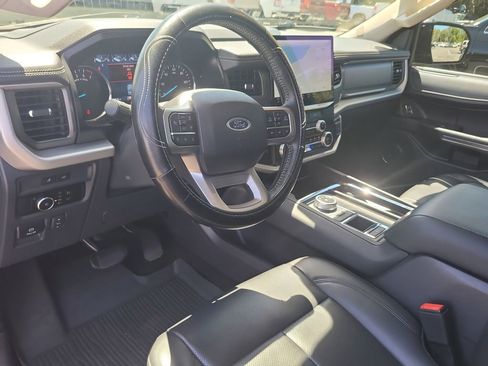 Used 2023 Ford Expedition XLT image 18