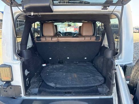 Used 2016 Jeep Wrangler Unlimited Sahara w/ Max Tow Package AWD/4WD image 15