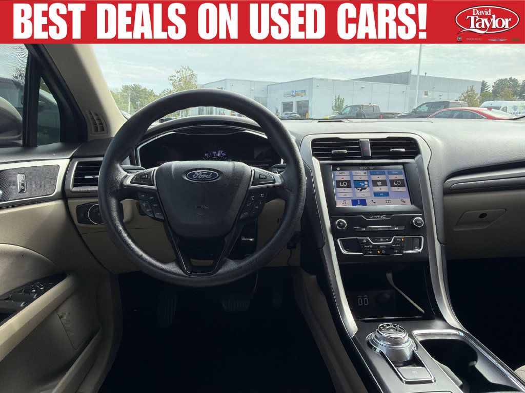Used 2019 Ford Fusion SE FWD image 24