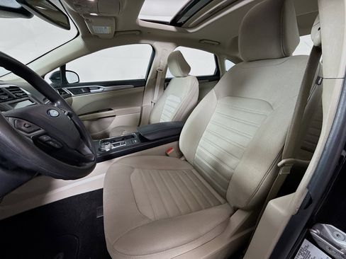 Used 2020 Ford Fusion SE image 11