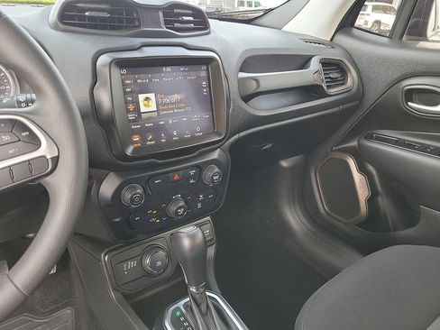 Used 2023 Jeep Renegade Latitude image 20
