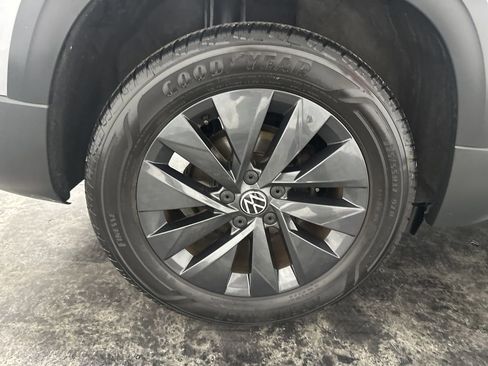 Used 2022 Volkswagen Taos S image 5