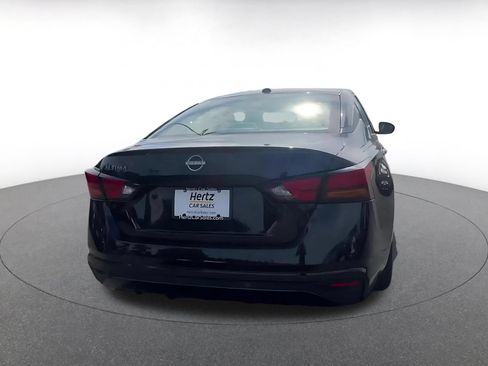 Used 2025 Nissan Altima 2.5 SV FWD image 15