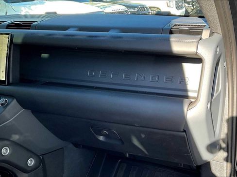 Used 2025 Land Rover Defender 130 S image 18
