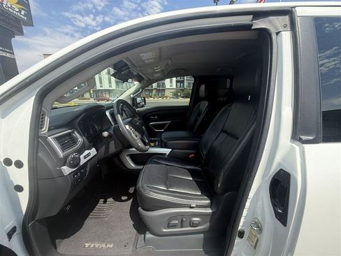 Used 2017 Nissan Titan PRO-4X AWD/4WD image 20