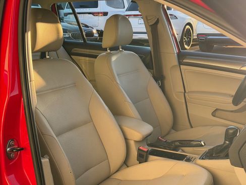 Used 2017 Volkswagen Golf Alltrack S image 11