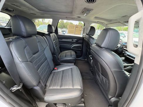Used 2024 Kia Telluride AWD image 22