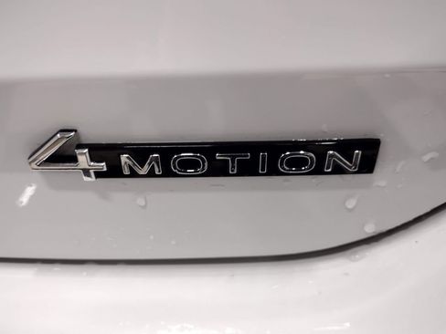 Used 2025 Volkswagen Taos SE image 14