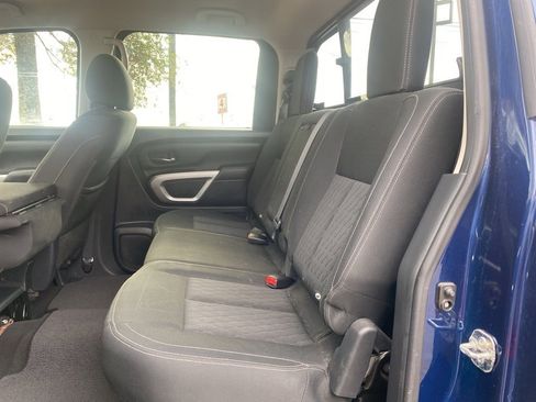 Used 2018 Nissan Titan SV image 26