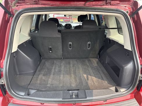 Used 2014 Jeep Patriot Latitude AWD/4WD image 17