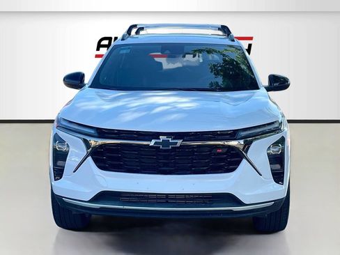 Used 2025 Chevrolet Trax RS w/ Driver Confidence Package FWD image 2