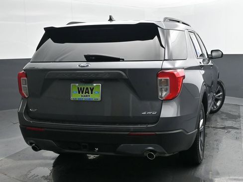 Used 2022 Ford Explorer XLT w/ Equipment Group 202A image 5
