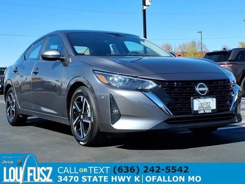 Used 2025 Nissan Sentra SV FWD image 1