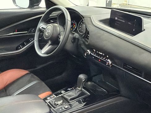 Used 2025 MAZDA CX-30 Carbon image 10