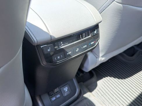 Used 2022 Toyota Highlander Platinum AWD/4WD image 12