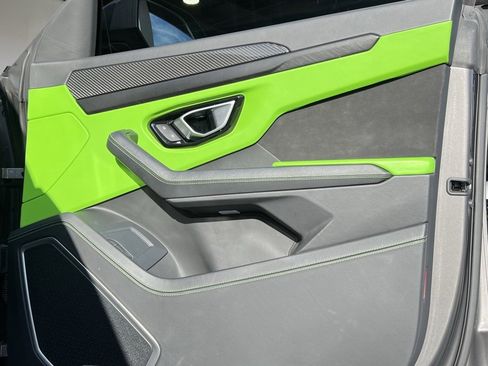 Used 2021 Lamborghini Urus image 21