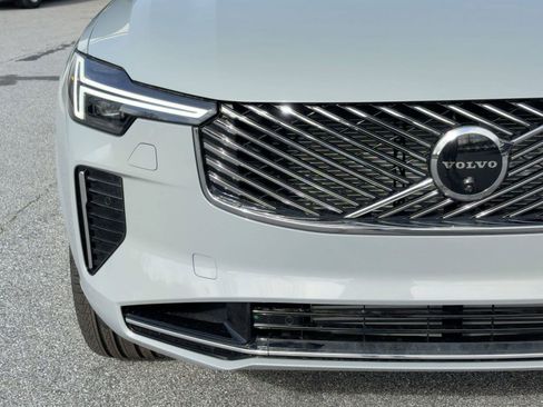 New 2026 Volvo XC90 T8 Plus w/ Protection Package Premier image 28