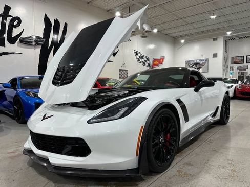 Used 2015 Chevrolet Corvette Z06 w/ 3LZ Preferred Equipment Group RWD image 25