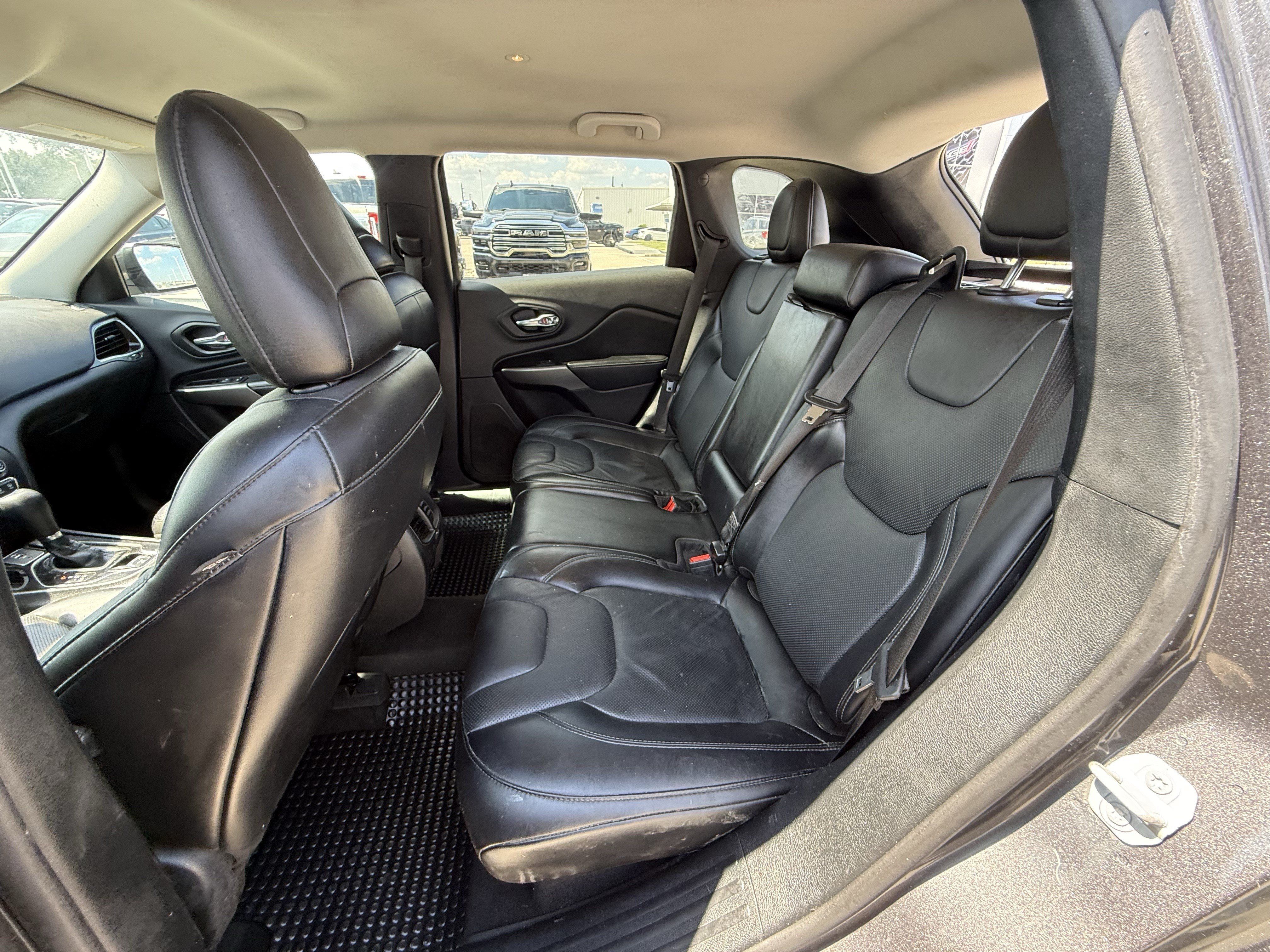 Used 2020 Jeep Cherokee Limited FWD image 29