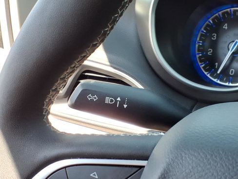Used 2024 Chrysler Pacifica Touring-L FWD image 24