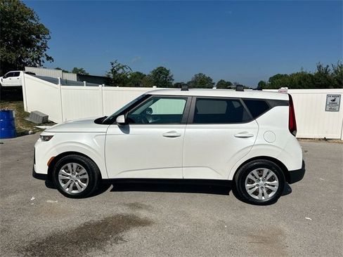 Used 2022 Kia Soul LX image 26