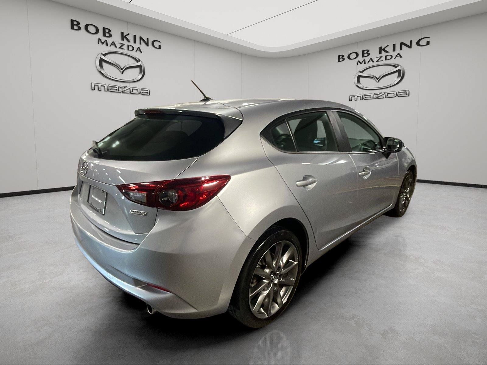 Used 2018 MAZDA MAZDA3 Touring FWD image 5