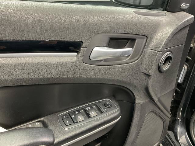 Used 2019 Chrysler 300 S RWD image 11