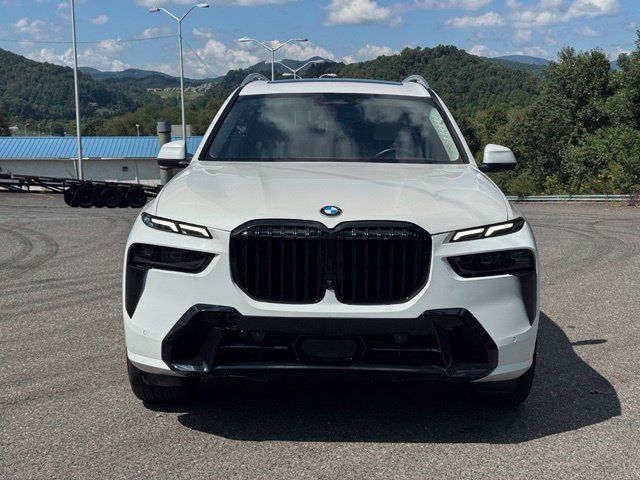 Used 2026 BMW X7 xDrive40i AWD/4WD image 2