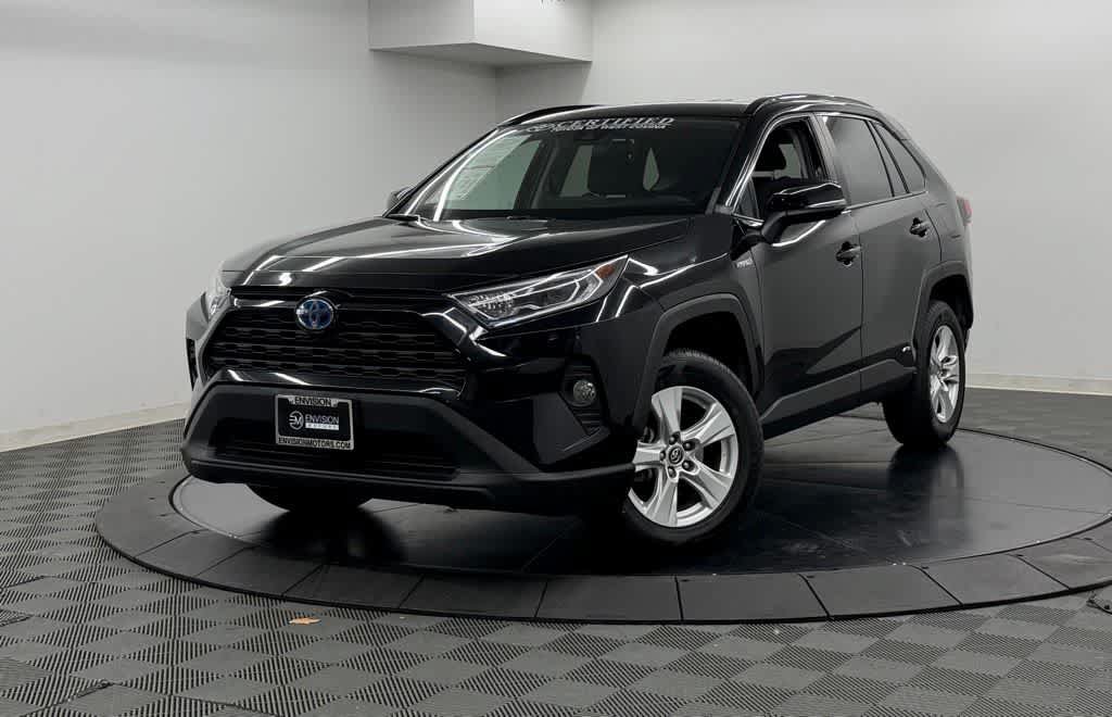 Certified 2021 Toyota RAV4 XLE w/ Carpet Mat Package (TMS) AWD/4WD image 3