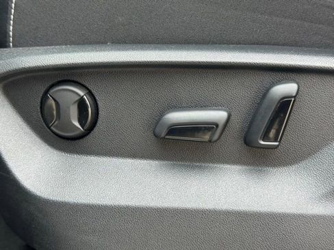 Used 2024 Volkswagen Atlas SE image 18