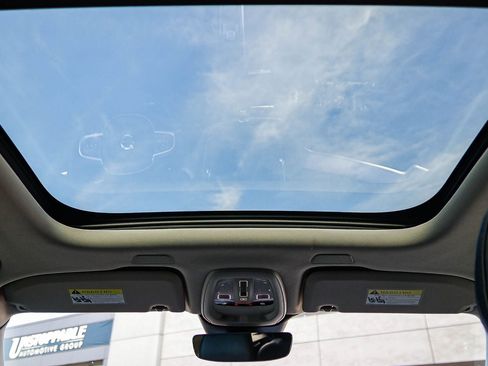 Used 2025 Volvo XC60 B5 Core image 18