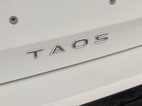 New 2026 Volkswagen Taos SE FWD image 12