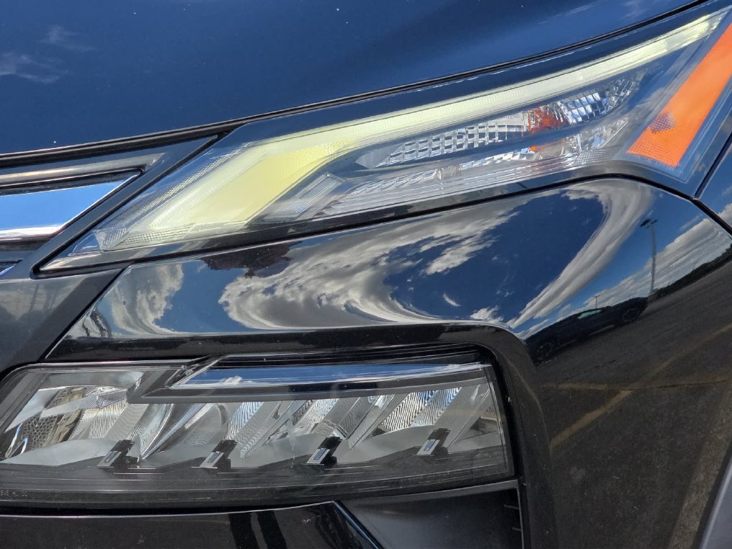 Used 2024 Nissan Rogue S AWD/4WD image 32