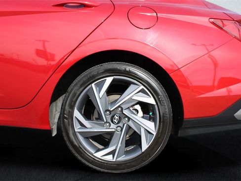 Used 2025 Hyundai Elantra SEL image 12