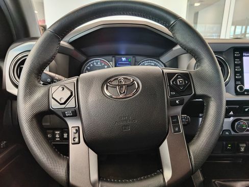 Used 2022 Toyota Tacoma TRD Off-Road w/ TRD Premium Off Road Package AWD/4WD image 17