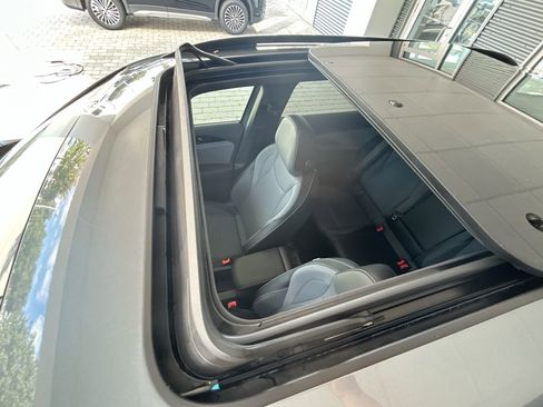 New 2026 Volkswagen Tiguan SE R-Line FWD image 44