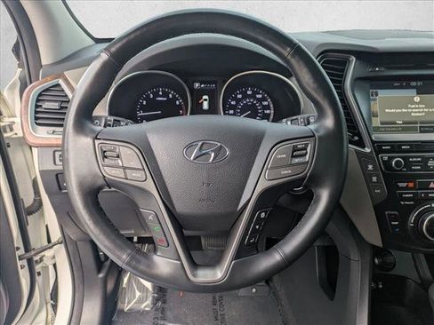 Used 2018 Hyundai Santa Fe SE image 13